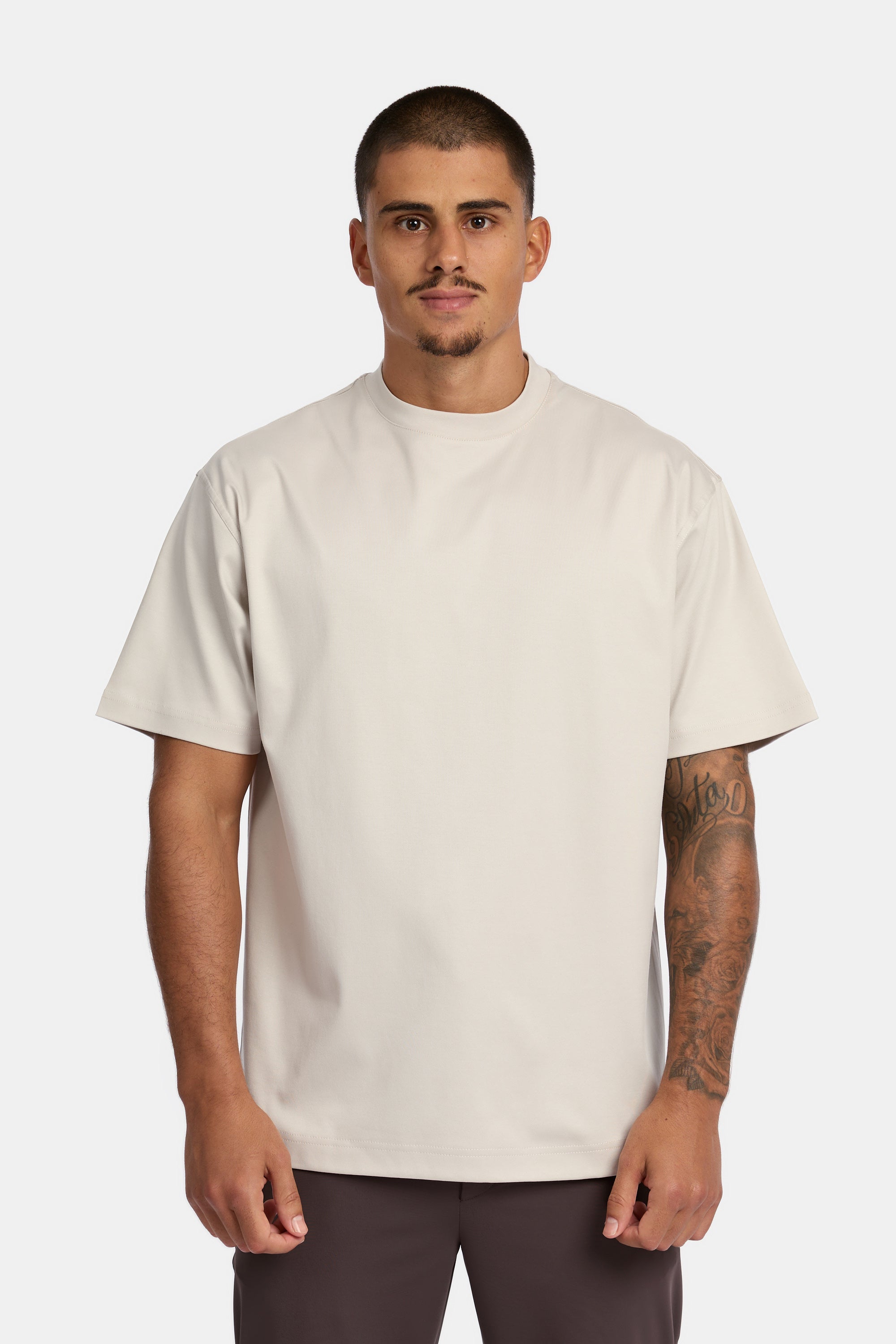 Parelgrijs T-shirt van Supima katoen, oversized voorkant